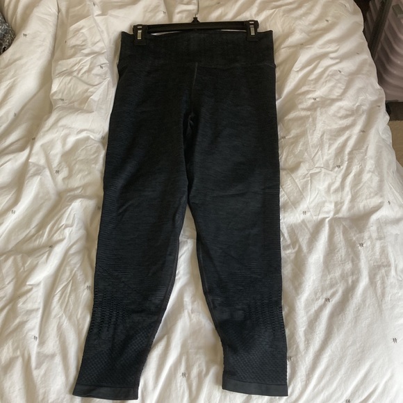 Athleta leggings in charcoal - Picture 3 of 6